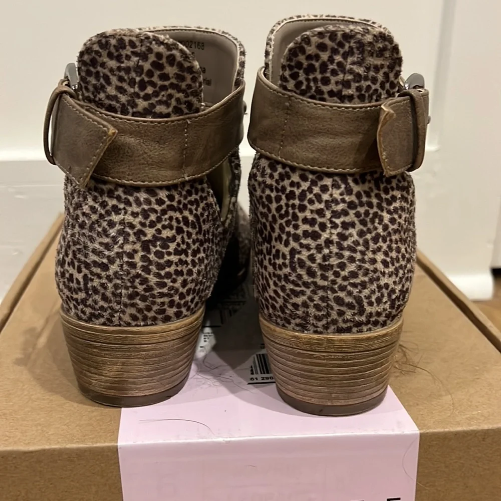 Journee Booties - Picture 6 of 8